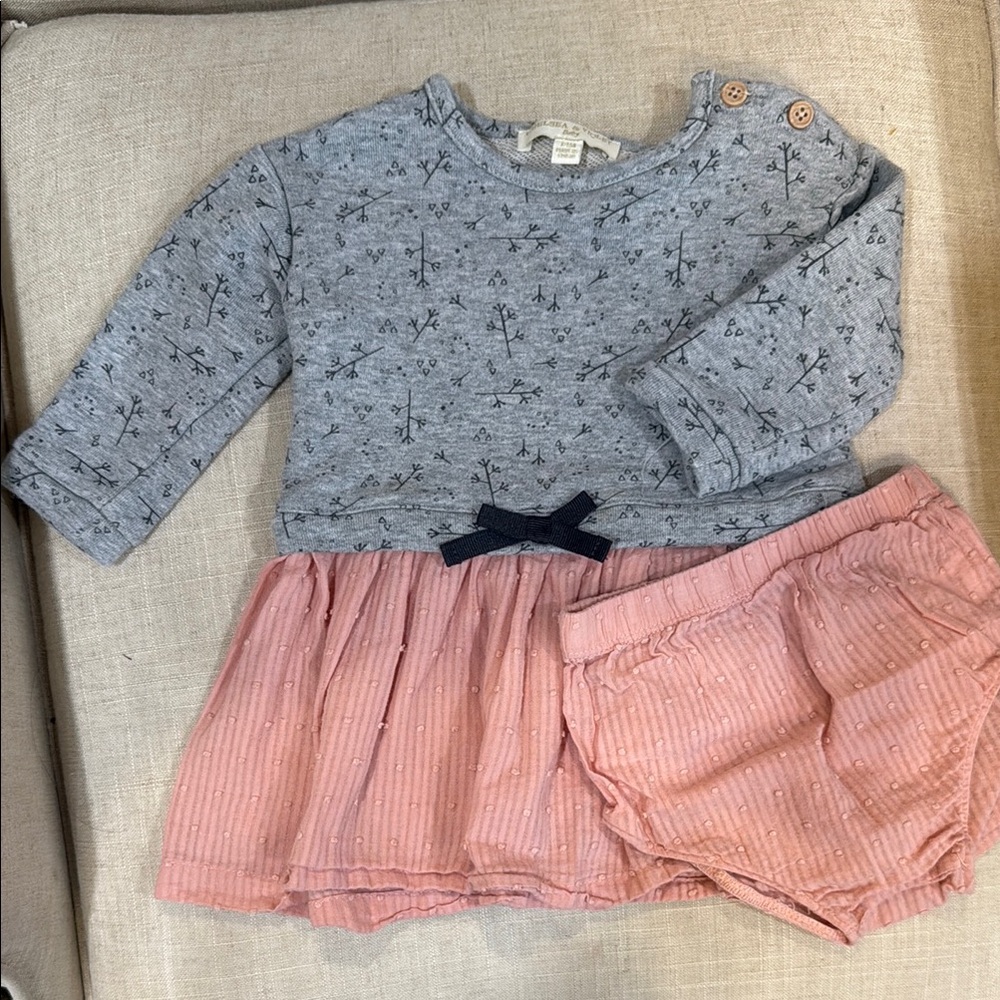 Chelsea & Violet Gray and Pink Pleated Casual Dress